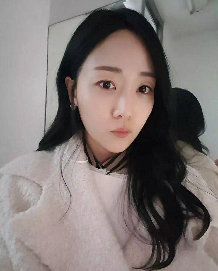Cho Yeon Jin di balik layar Little Women (instagram.com/rose_yeonjin)