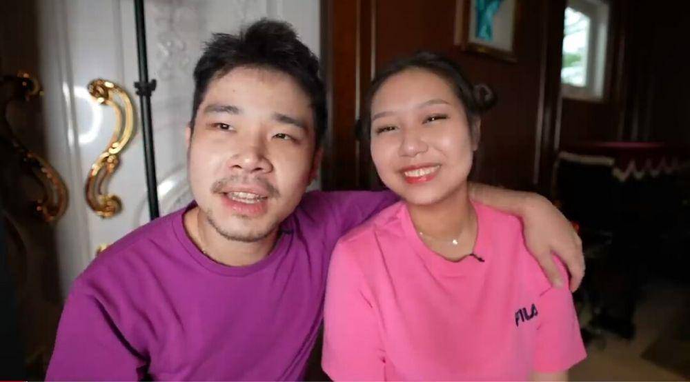 Sisca Kohl membersihkan komedo Jess No Limit. (youtube.com/Jess No Limit)