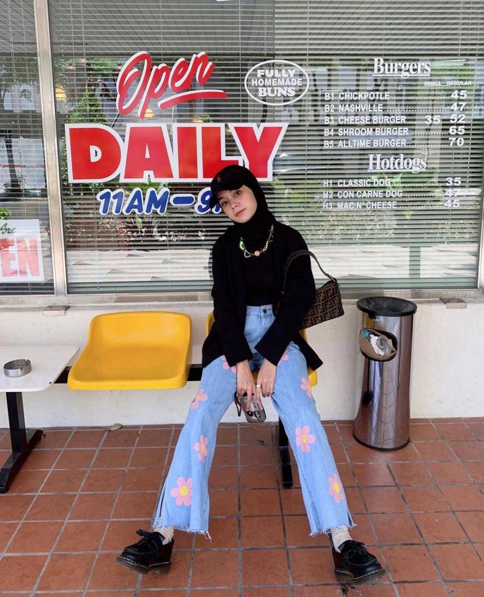 ide padu padan celana jeans ala Yure Zalina (instagram.com/yurezalina)