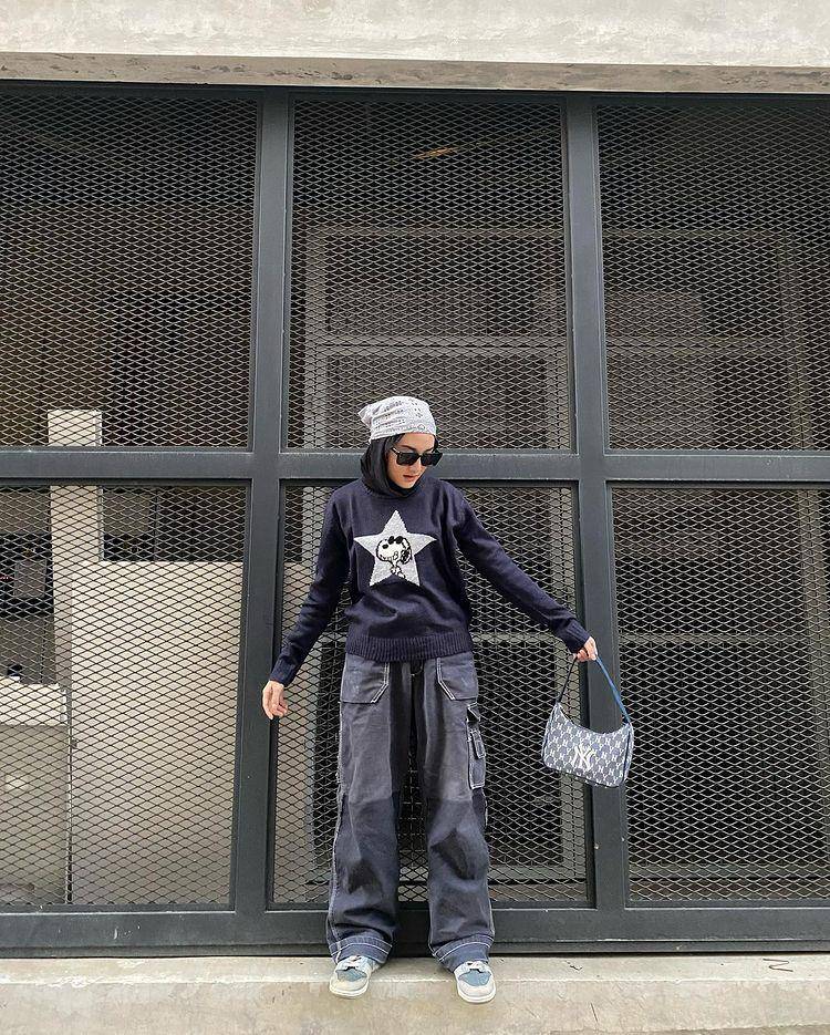 potret Jihan Rifa memakai outfit nuansa hitam (instagram.com/jihanrifaa)