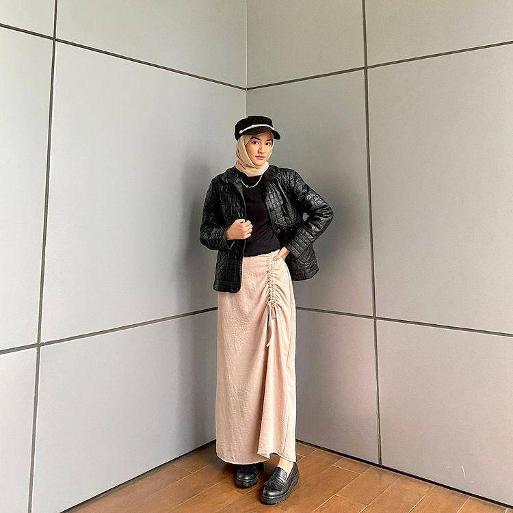 potret Jihan Rifa memakai outfit nuansa hitam (instagram.com/jihanrifaa)