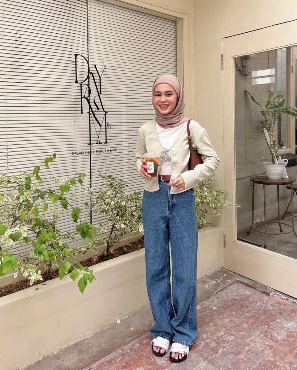 ide padu padan celana jeans ala Yure Zalina (instagram.com/yurezalina)