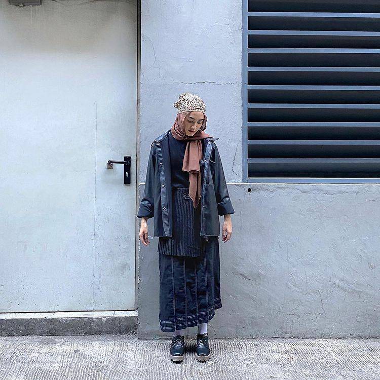 potret Jihan Rifa memakai outfit nuansa hitam (instagram.com/jihanrifaa)