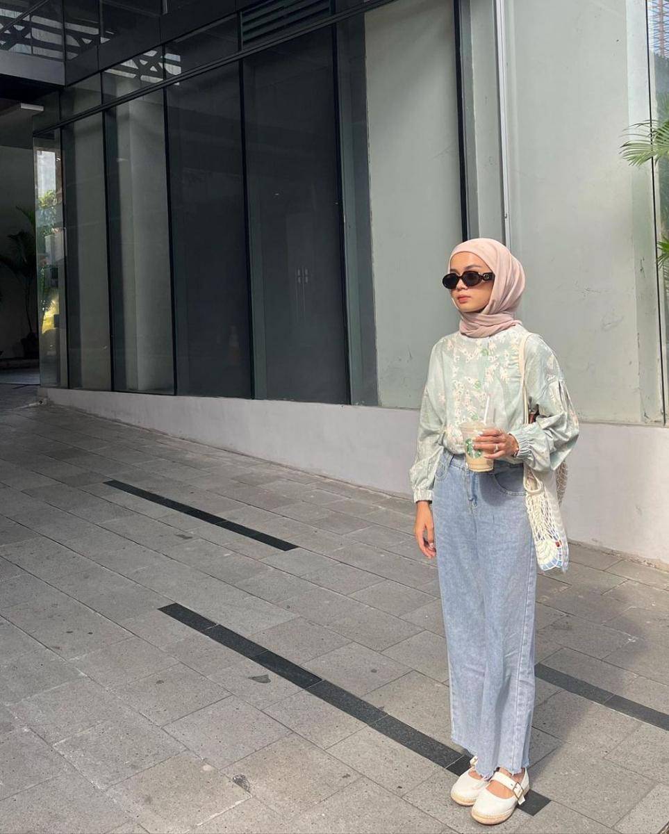 ide padu padan celana jeans ala Yure Zalina (instagram.com/yurezalina)