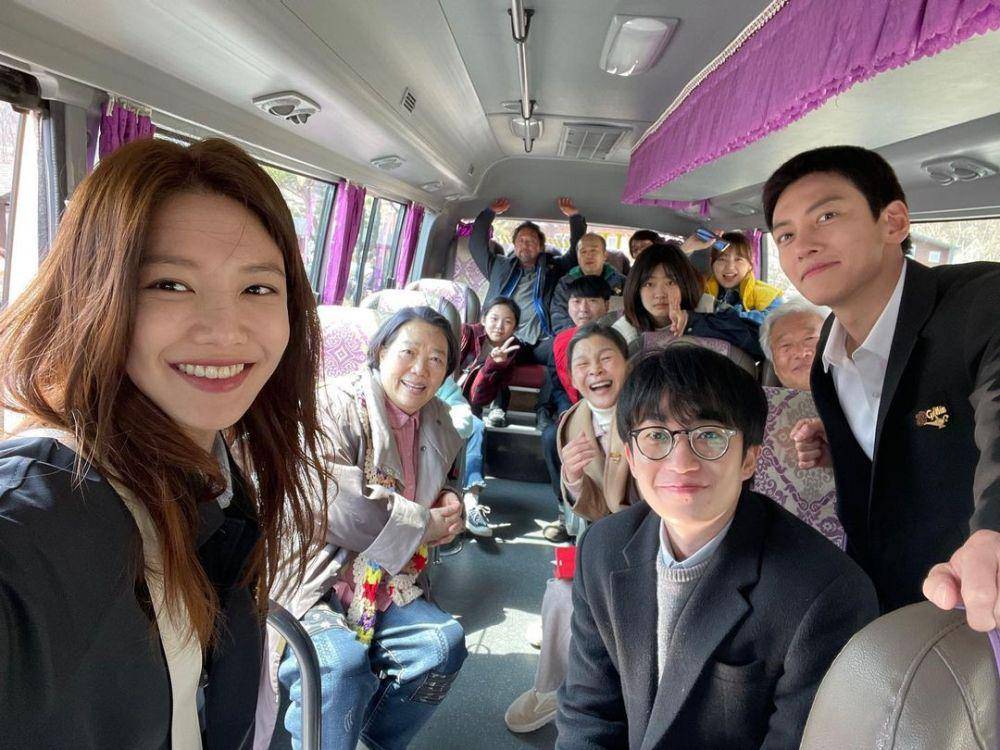 potret keakraban cast if you wish upon me (instagram.com/sooyoungchoi)