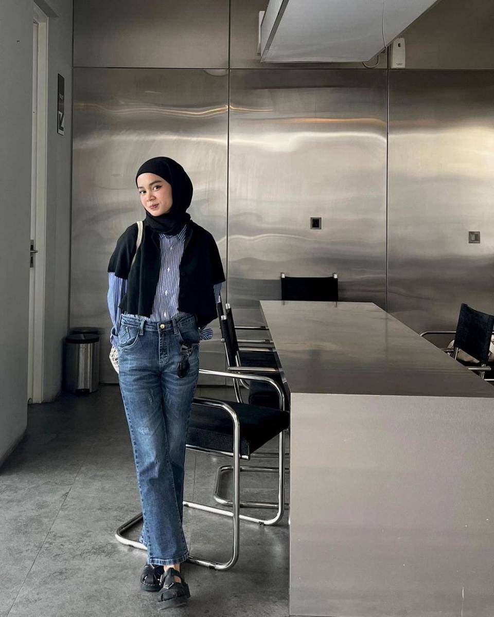 ide padu padan celana jeans ala Yure Zalina (instagram.com/yurezalina)