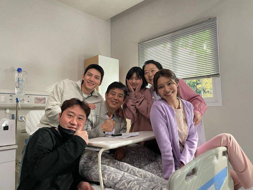 potret keakraban cast if you wish upon me (instagram.com/sooyoungchoi)
