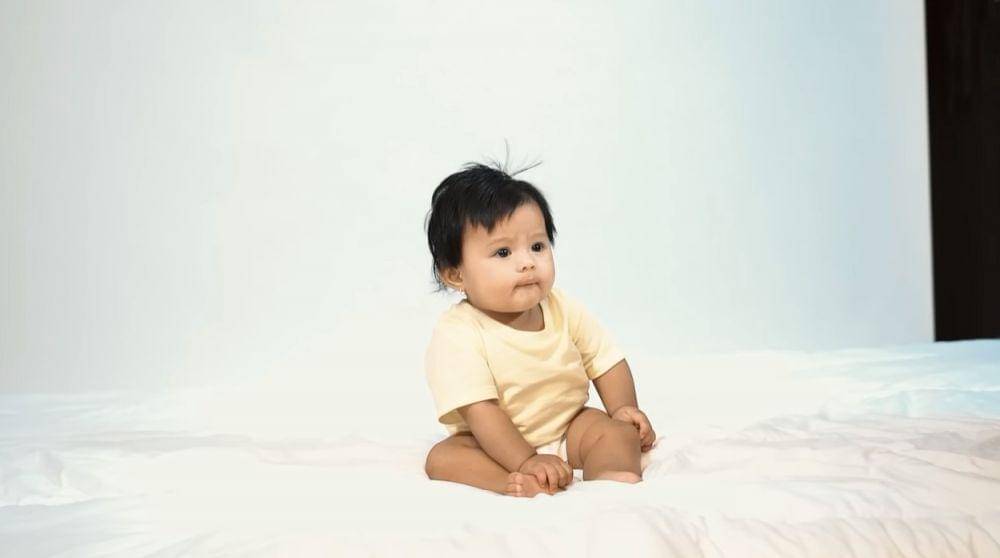 Ameena jadi model iklan (YouTube.com/Aurelie Atta)