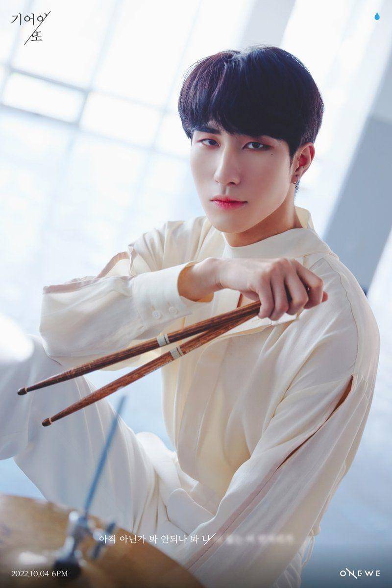 potret ONEWE untuk comeback bertajuk "Still Here" (twitter.com/official_ONEWE)