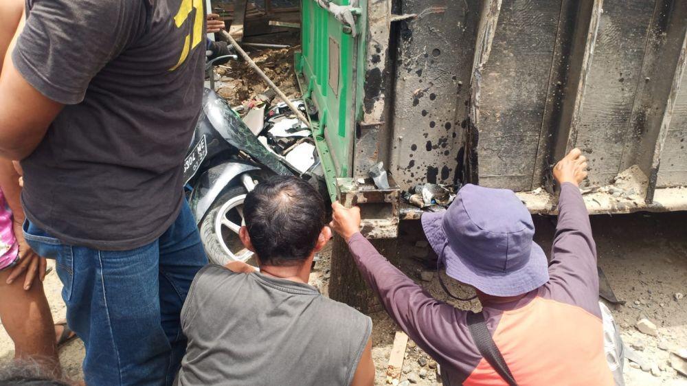 Kecelakaan Maut Kalsel, Kontainer Timpa Dua Pengendara Saat Isi BBM