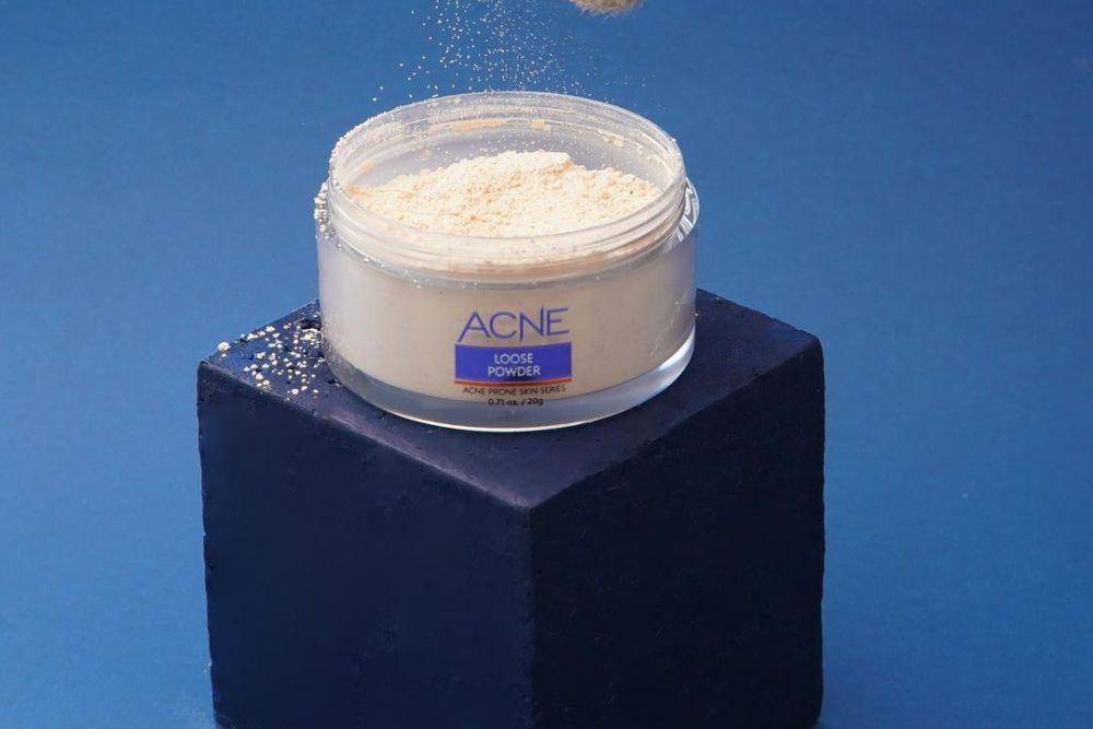 La Tulipe Acne Loose Powder (instagram.com/latulipecosmetiques_)