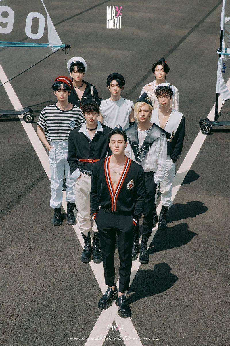 Stray Kids untuk mini album MAXIDENT (twitter.com/Stray_Kids)