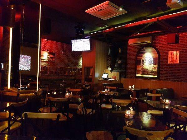 Vote Bar and Resto (google.com/maps/arman pramono)