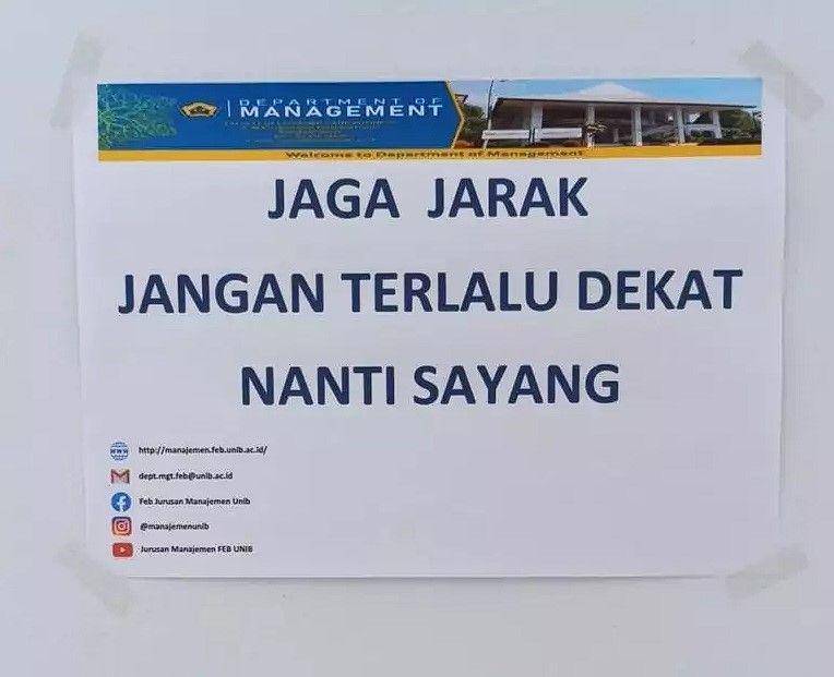 peraturan absurd di kelas (twitter.com/muktirio_)