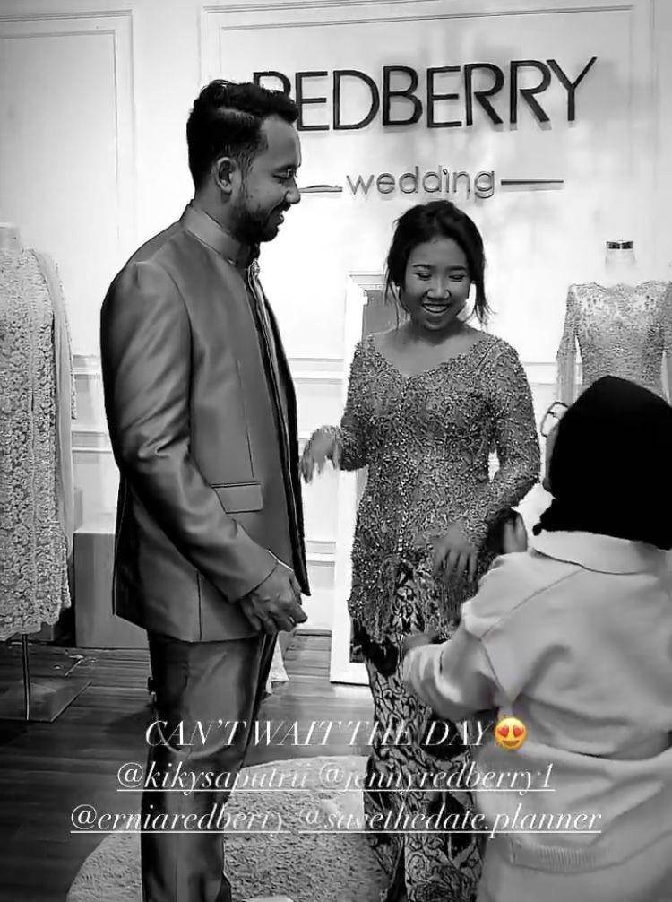 Kiky fitting (instagram.com/redberrywedding)