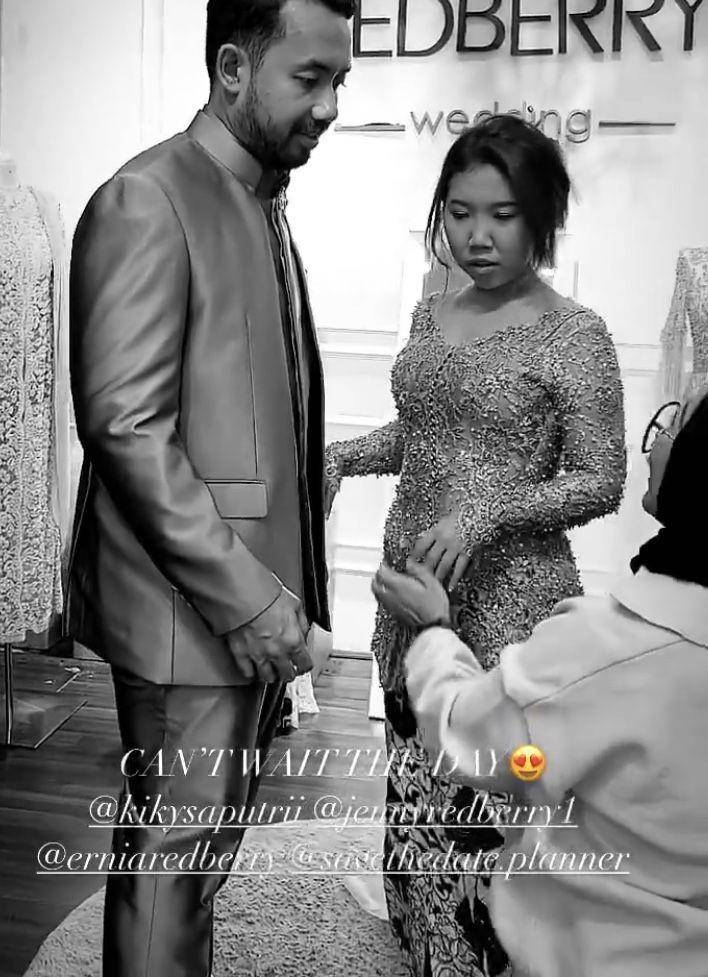 Kiky fitting (instagram.com/redberrywedding)