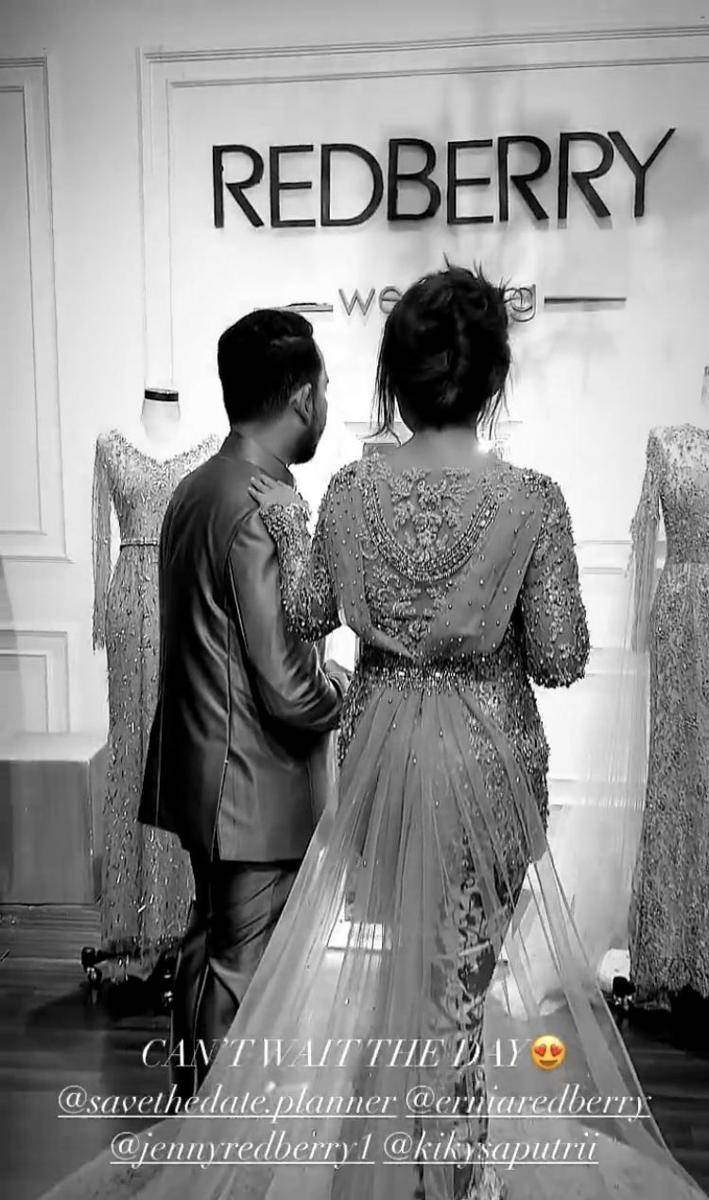 Kiky fitting (instagram.com/redberrywedding)