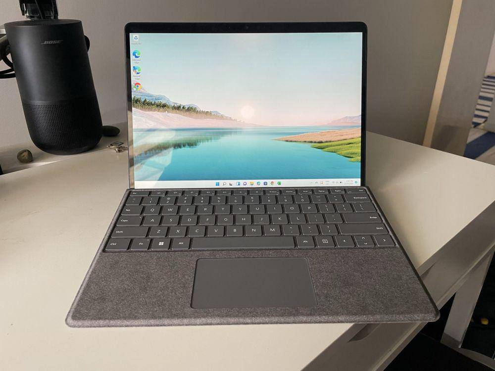 potret Microsoft Surface Pro 8 (ausdroid.net)