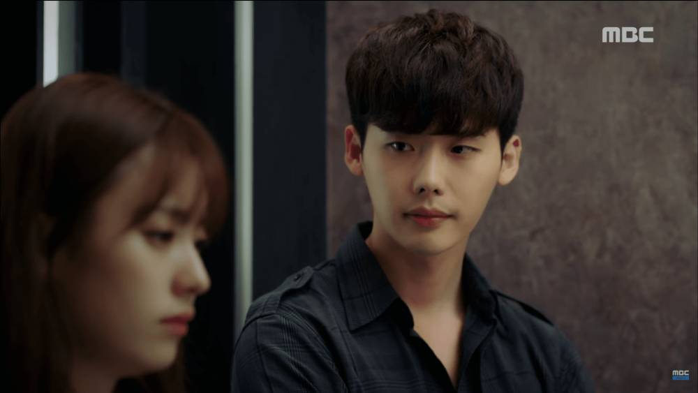 Lee Jong Suk di drama W: Two Worlds Apart (youtube.com/MBCdrama)