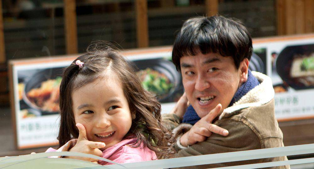Ryu Seung Ryong dan Kal So Won di Miracle in Cell No. 7 (dok. Fineworks/Miracle in Cell No. 7)
