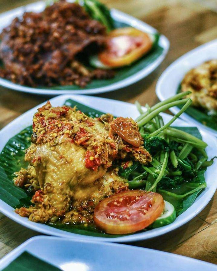 Ayam Betutu Bu Nia (instagram.com/foodescape_id)