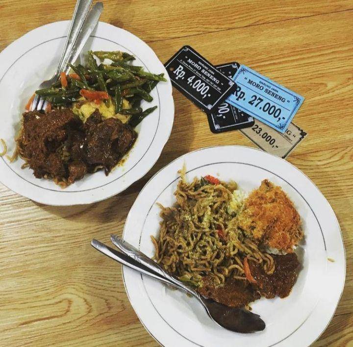Warung Muslim Moro Seneng Bu Tien (instagram.com/ostep_son)