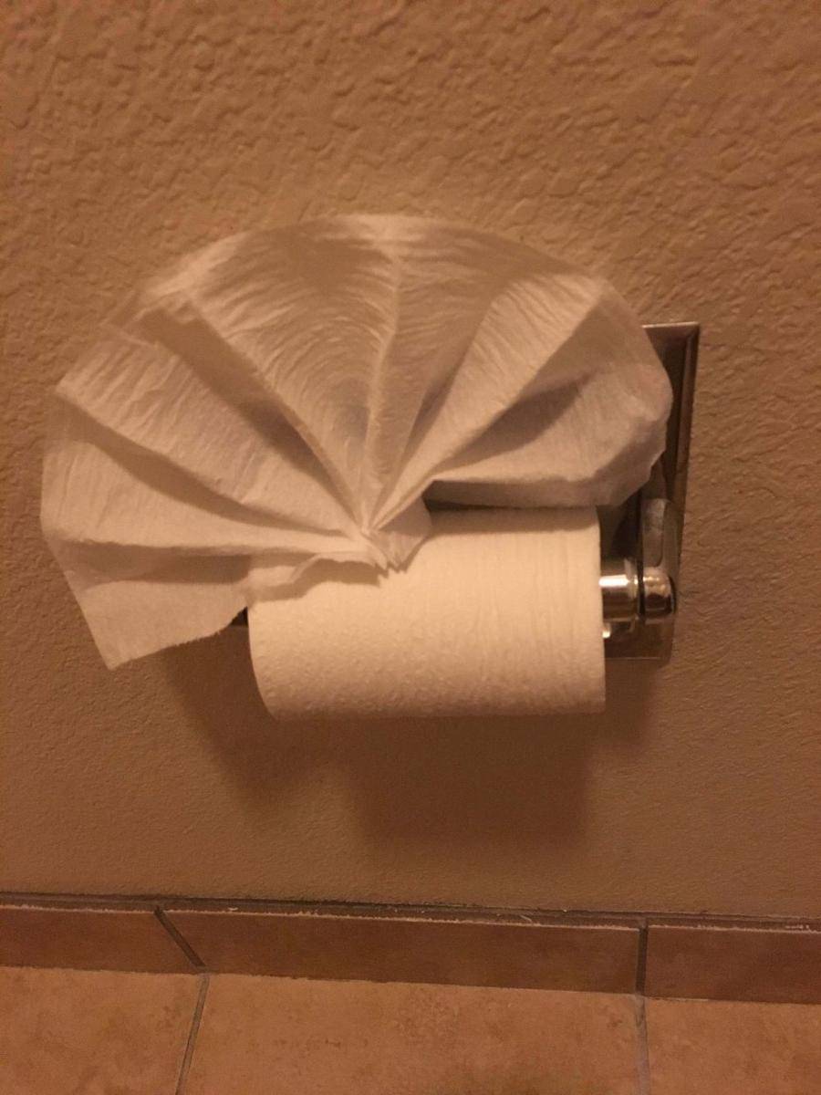 potret fasilitas hotel menarik perhatian (imgur.com/user/stretchalezander)