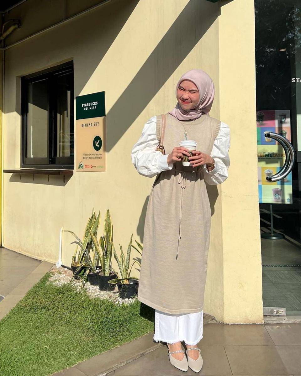 OOTD hijab simple ala Astri Ratnasari (instagram.com/nasariastri)