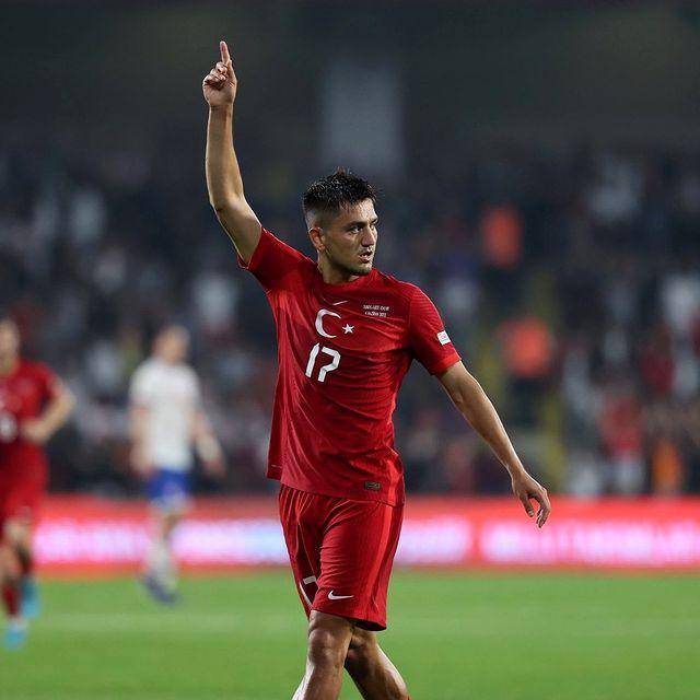 Cengiz Under saat membela Timnas Turki (instagram.com/cengizunder)