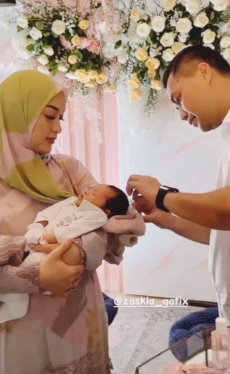 akikah anak kedua Zaskia Gotik (Instagram.com/zaskia_gotix)