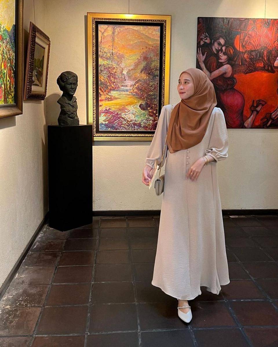 OOTD hijab simple ala Astri Ratnasari (instagram.com/nasariastri)