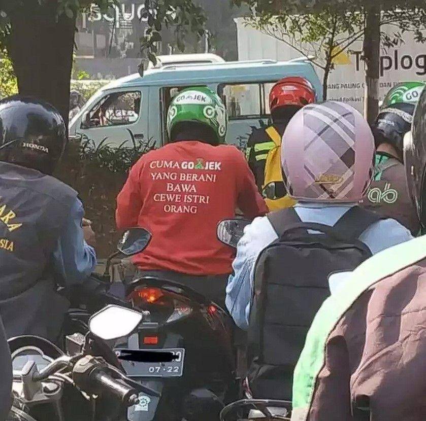 tulisan lucu punggung driver ojol  (instagram.com/newdramaojol.id)