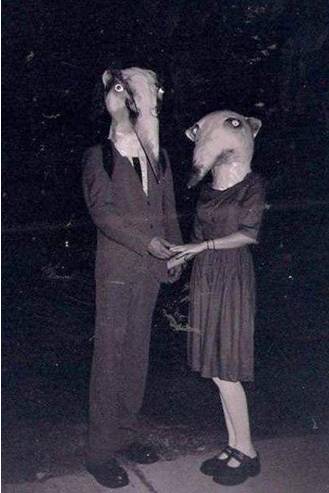 potret kostum Halloween di masa lalu (imgur.com/user/TurnedOff)