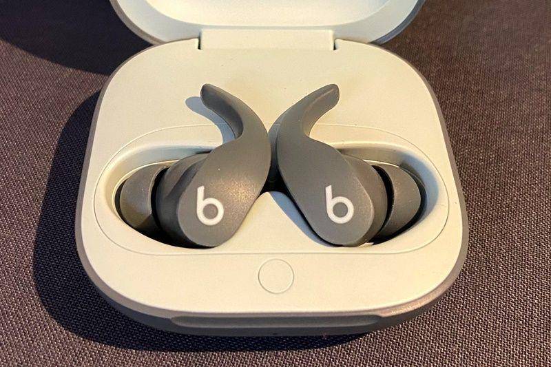 Beat Fit Pro (digitaltrends.com)