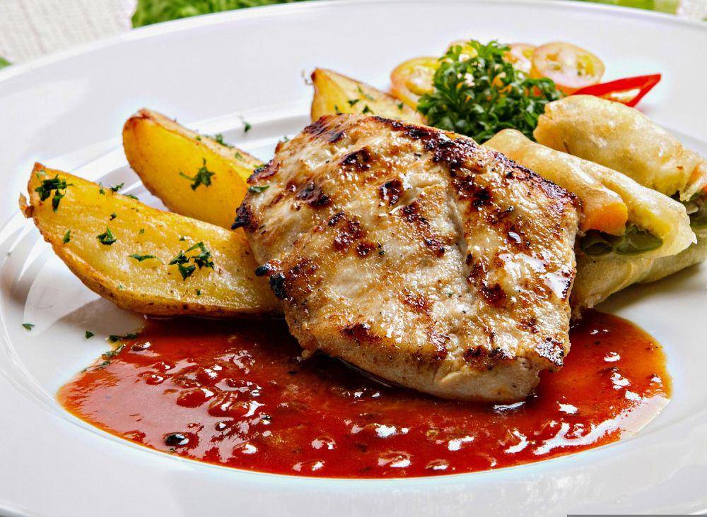 ilustrasi steak ayam (pixabay.com/Adelia Rosalinda)