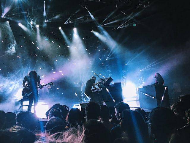 ilustrasi konser musik rock (unsplash.com/Matthew Kalapuch)