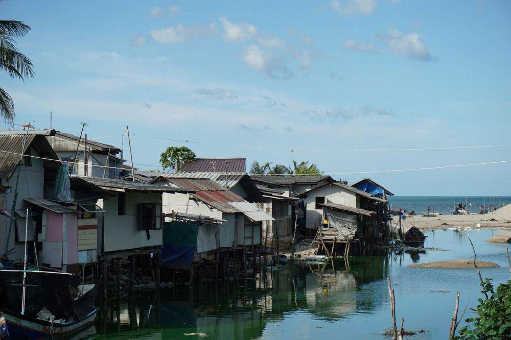 ilustrasi tempat buang air besar di pinggiran sungai (Pixabay.com/2BathProduction)