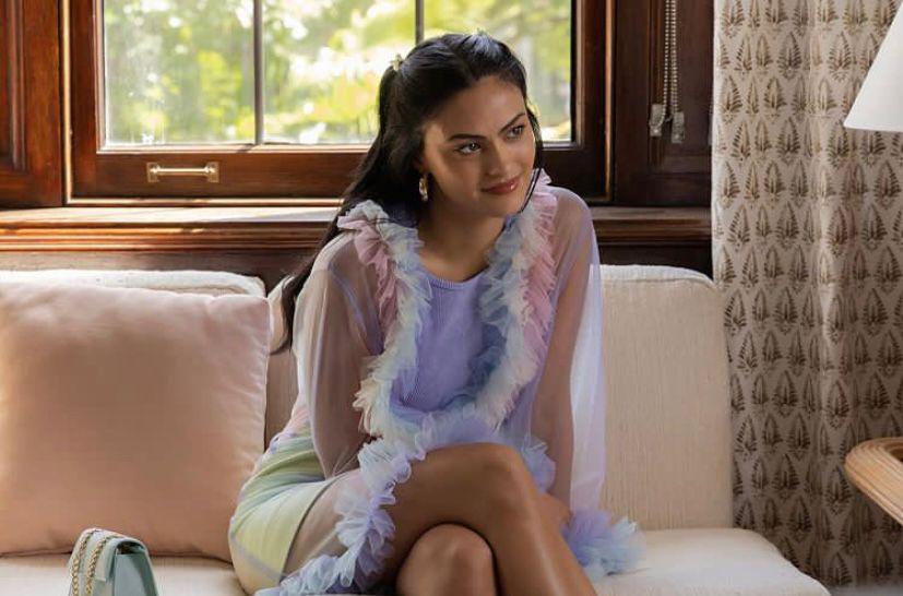 10 Potret Camila Mendes sebagai Queen Bee di Film Do Revenge