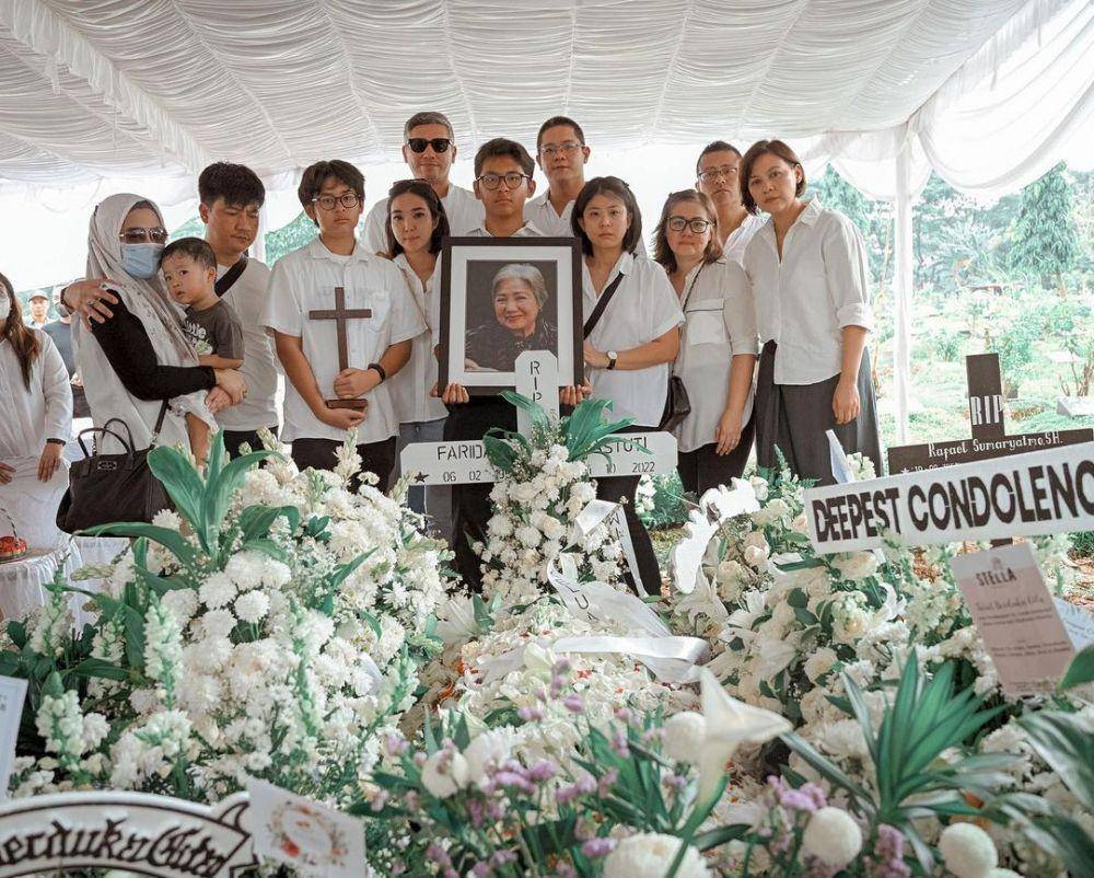 potret Gisella Anastasia di pemakaman ibu Gading Marten (instagram.com/gisel_la)