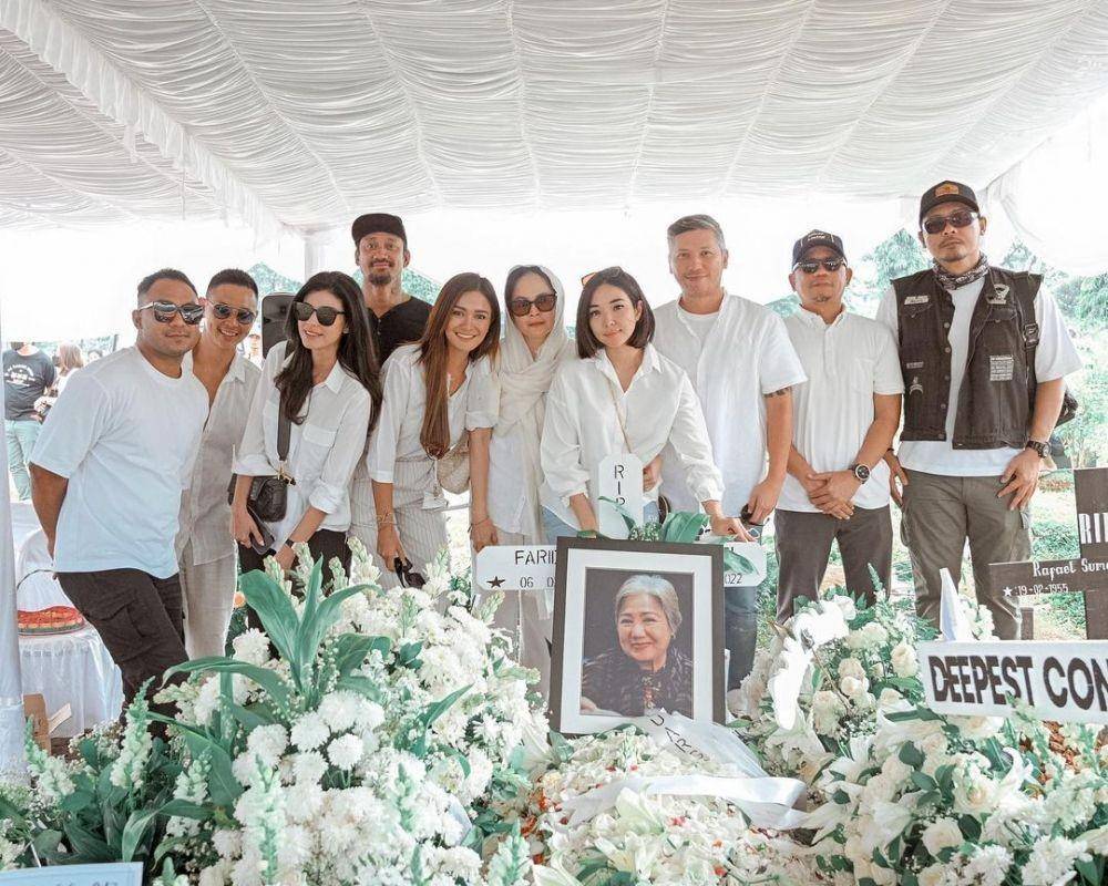 potret Gisella Anastasia di pemakaman ibu Gading Marten (instagram.com/gisel_la)