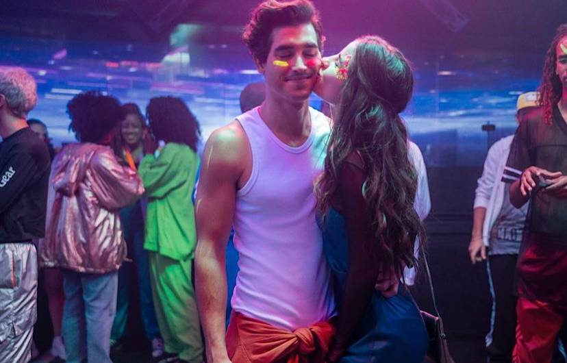 Giulia Be dan Henrique Zaga di cuplikan film Beyond the Universe (instagram.com/netflixbrasil)