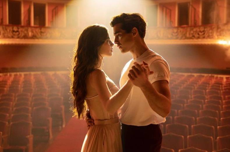 Giulia Be dan Henrique Zaga di cuplikan film Beyond the Universe (instagram.com/netflixbrasil)