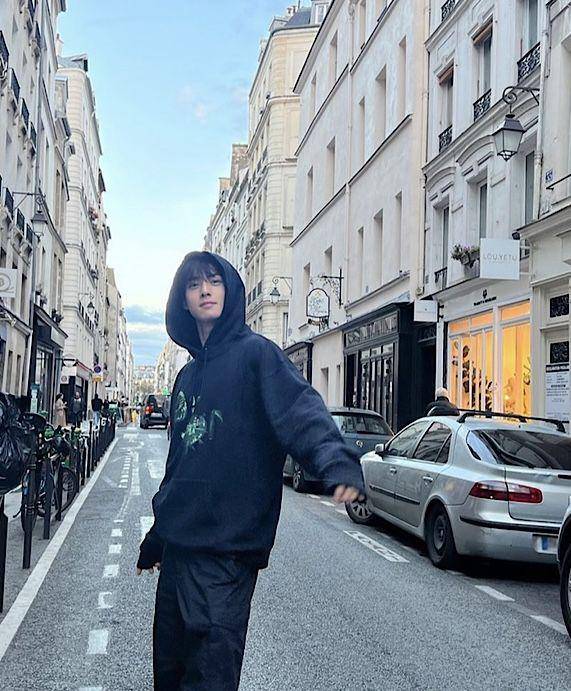 Cha Eun Woo (instagram.com/eunwo.o_c)