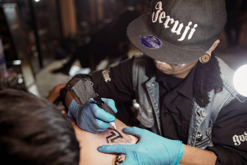 Setahun Bartoos Makassar: Saat Barber dan Tattoo Artist Berkolaborasi