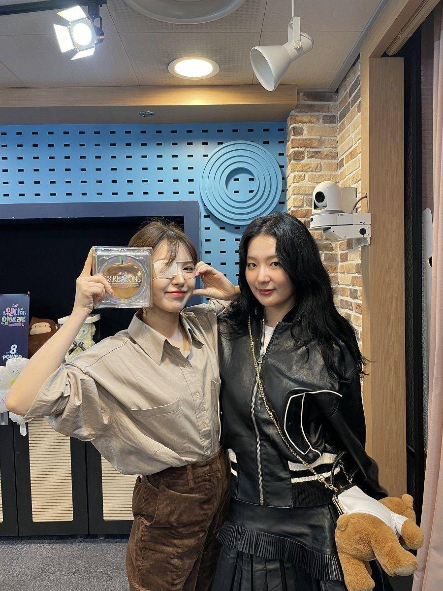 potret Seulgi dan Wendy Red Velvet untuk SBS Wendy's Youngstreet (twitter.com/RVsmtown)
