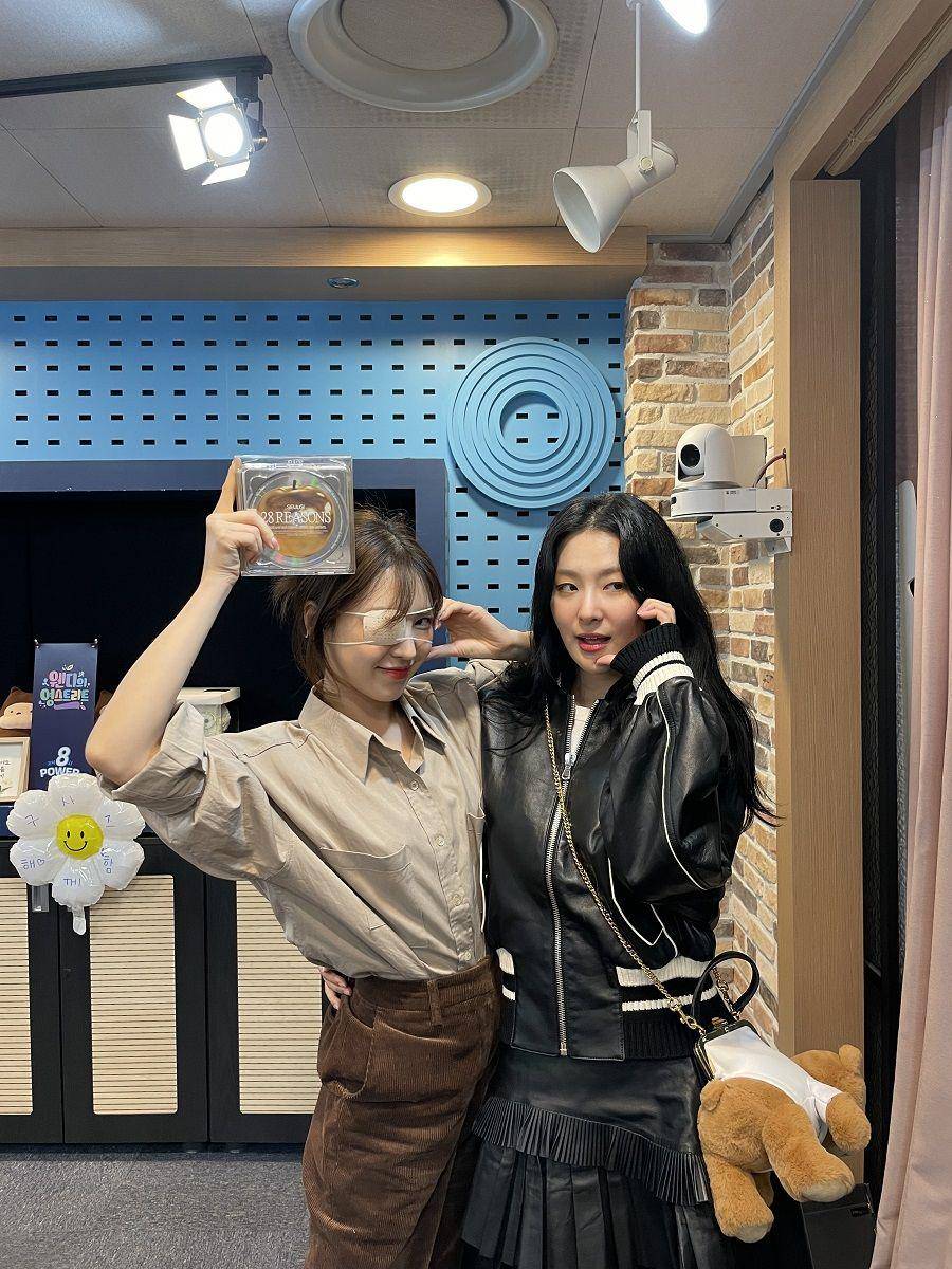 potret Seulgi dan Wendy Red Velvet untuk SBS Wendy's Youngstreet (twitter.com/RVsmtown)