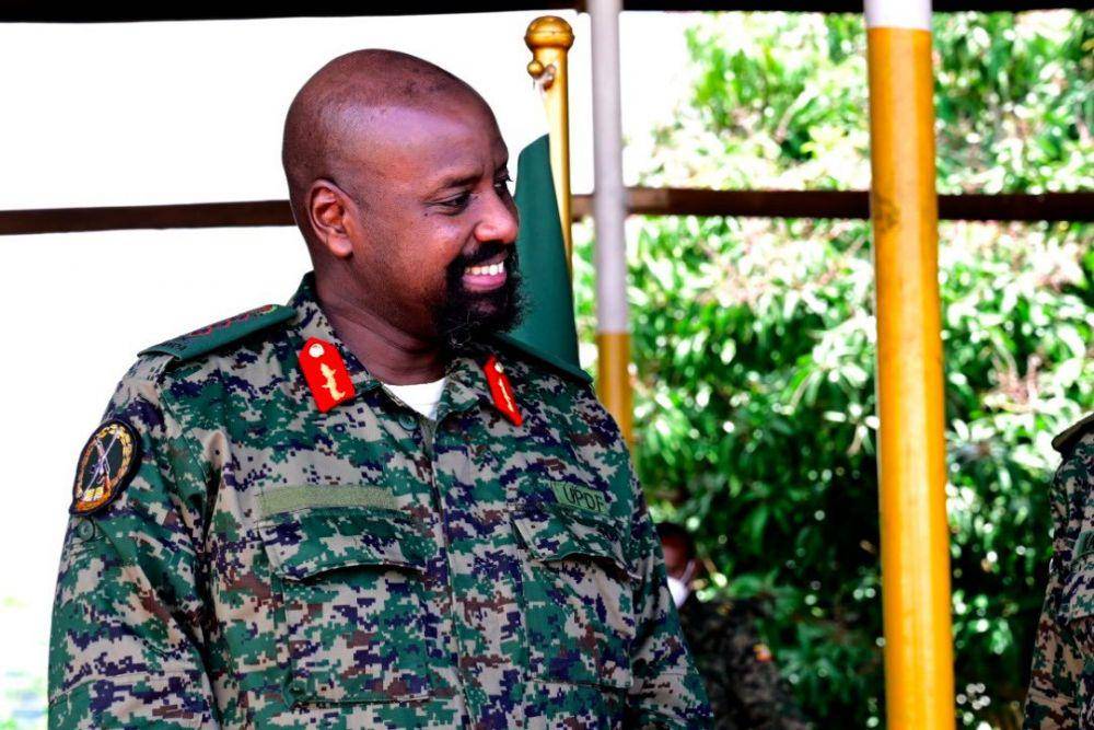Muhoozi Kainerugaba, putra Presiden Uganda Yoweri Museveni. (Twitter.com/Andrew M. Mwenda)