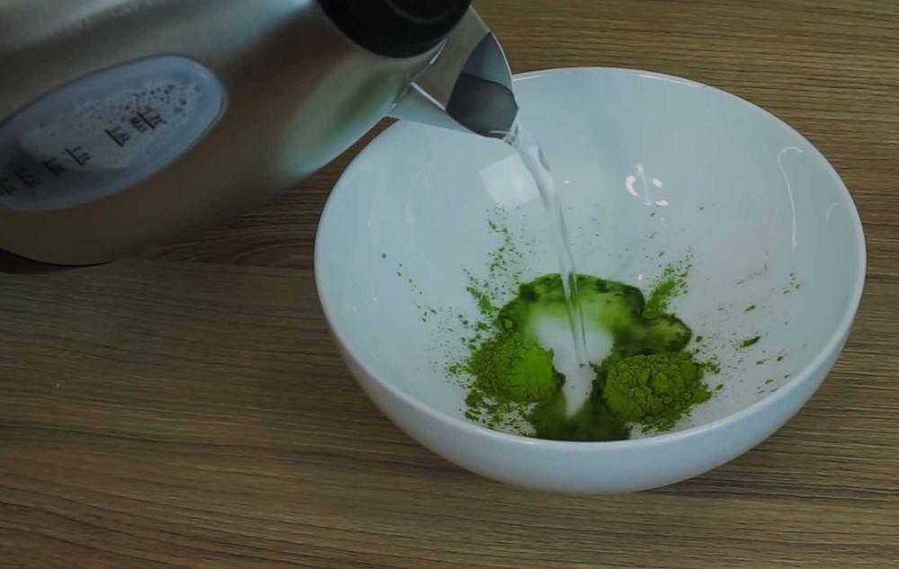 ilustrasi membuat matcha latte (YouTube.com/Sasha Colina)