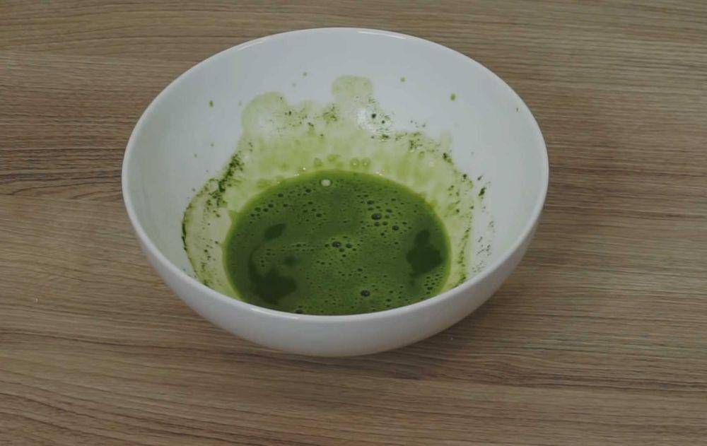ilustrasi membuat matcha latte (YouTube.com/Sasha Colino)