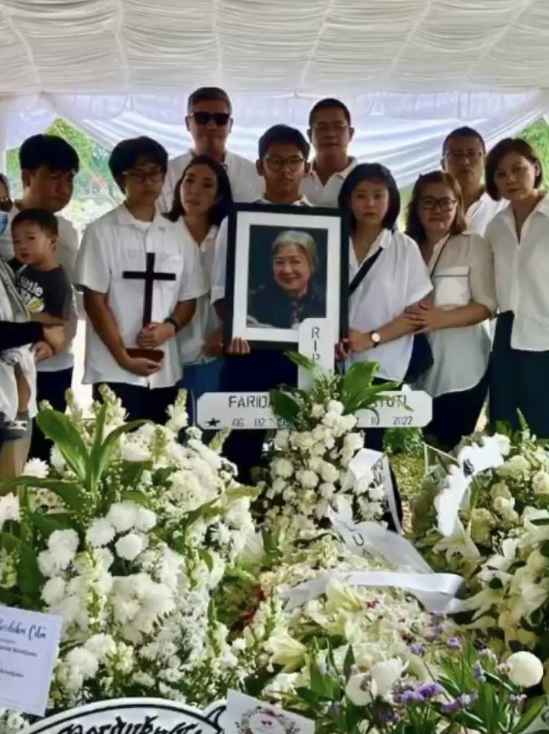 potret Gisella Anastasia di pemakaman ibu Gading Marten (instagram.com/monique.marten15)